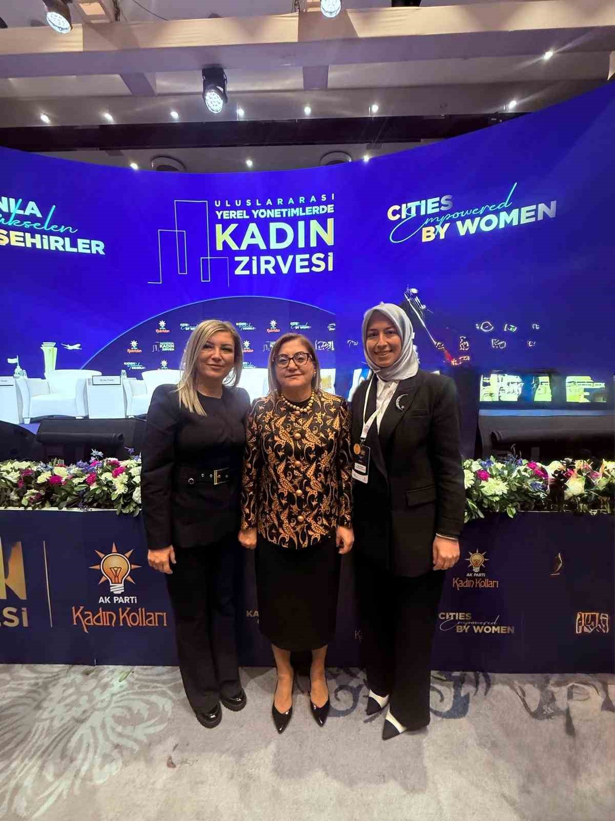 Düzceli kadın meclis üyeleri "Yerel Yönetimlerde Kadın Zirvesi"nde