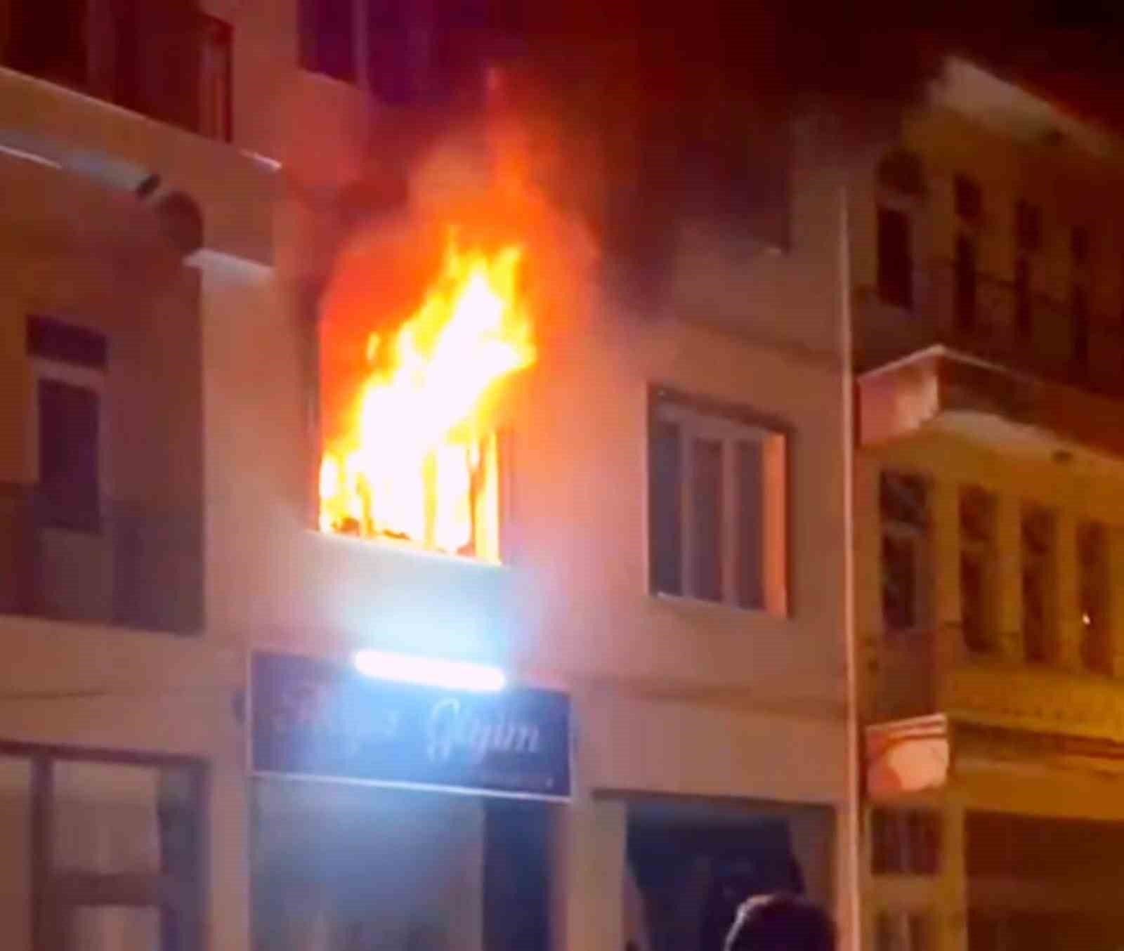 Aksaray’da apartmanda çıkan yangın ekiplerce söndürüldü