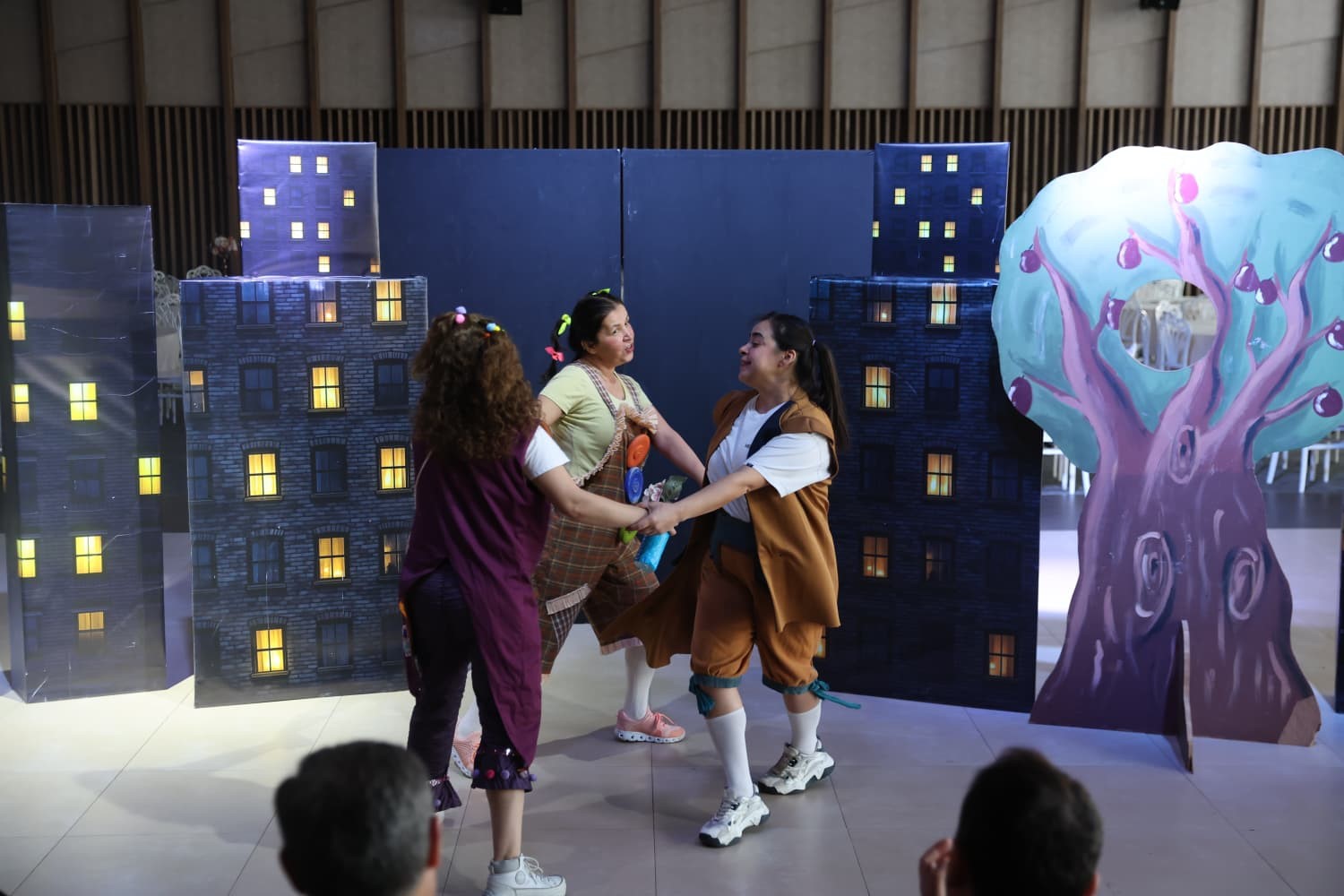 Dünyadaki Son Çiçek oyunu, miniklerden büyük beğeni topladı