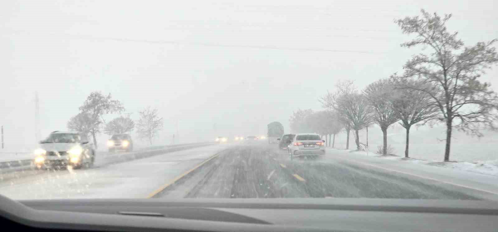 Tatvan’da kar yağışı