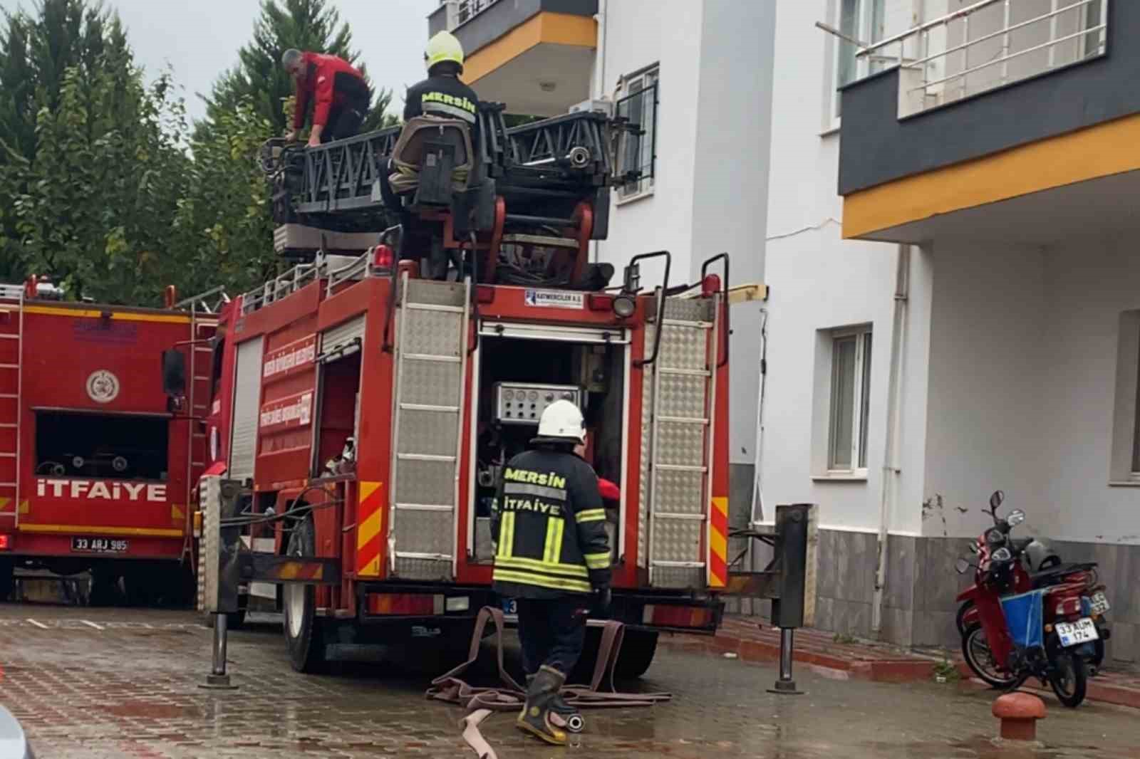 Mersin’de iki ayrı ev yangını