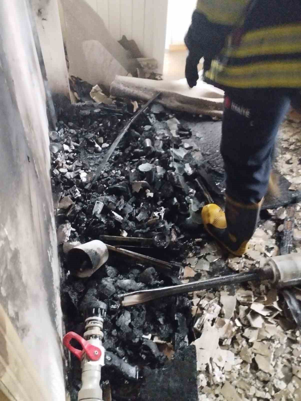 Mersin’de iki ayrı ev yangını