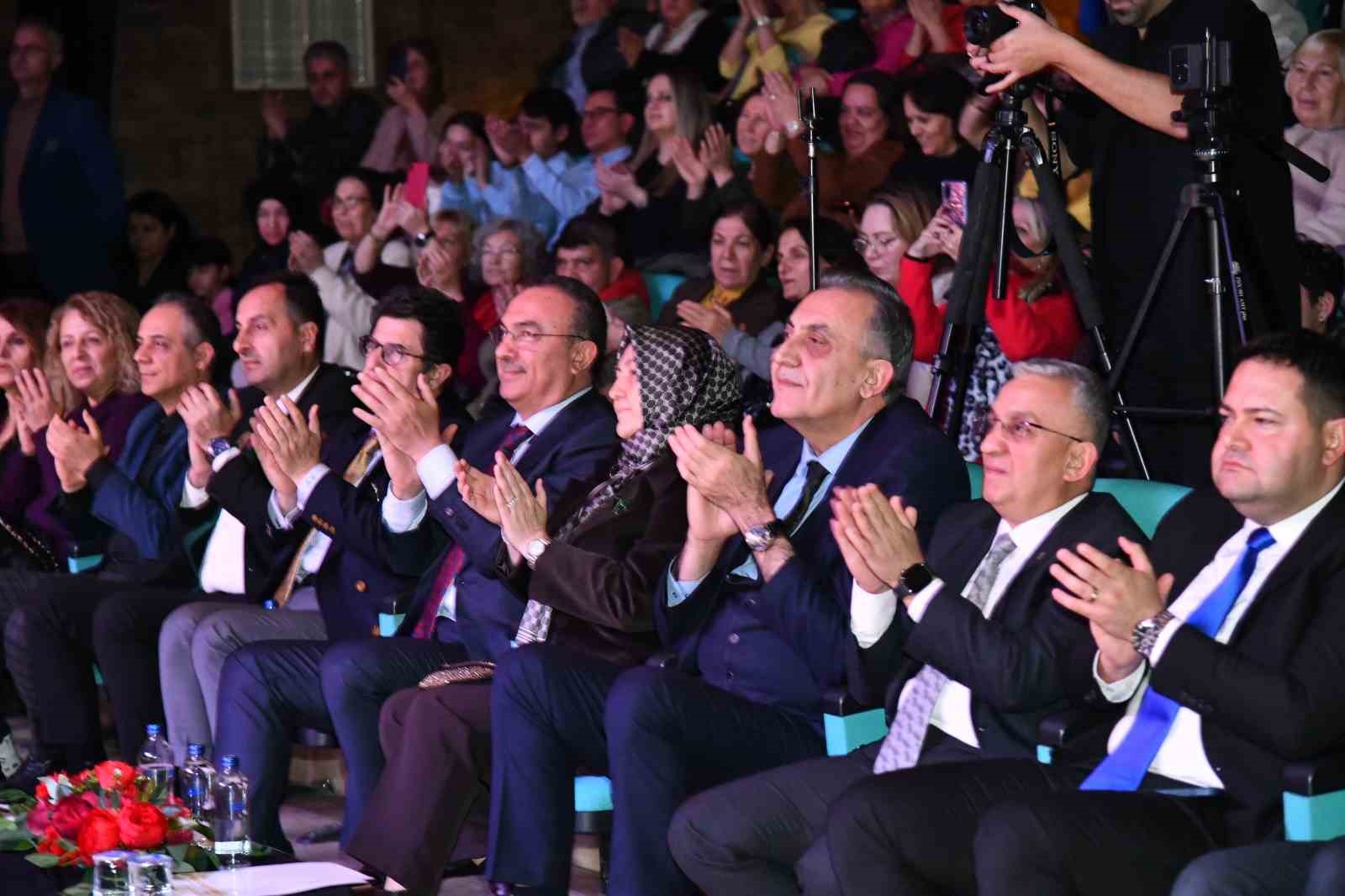 Tekirdağ’da öğretmenlerden anlamlı konser: Maarif Korosu sahne aldı