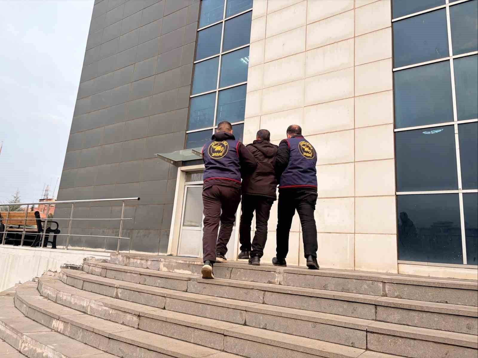 Bingöl’de kesinleşmiş hapis cezası bulunan 2 zanlı yakalandı