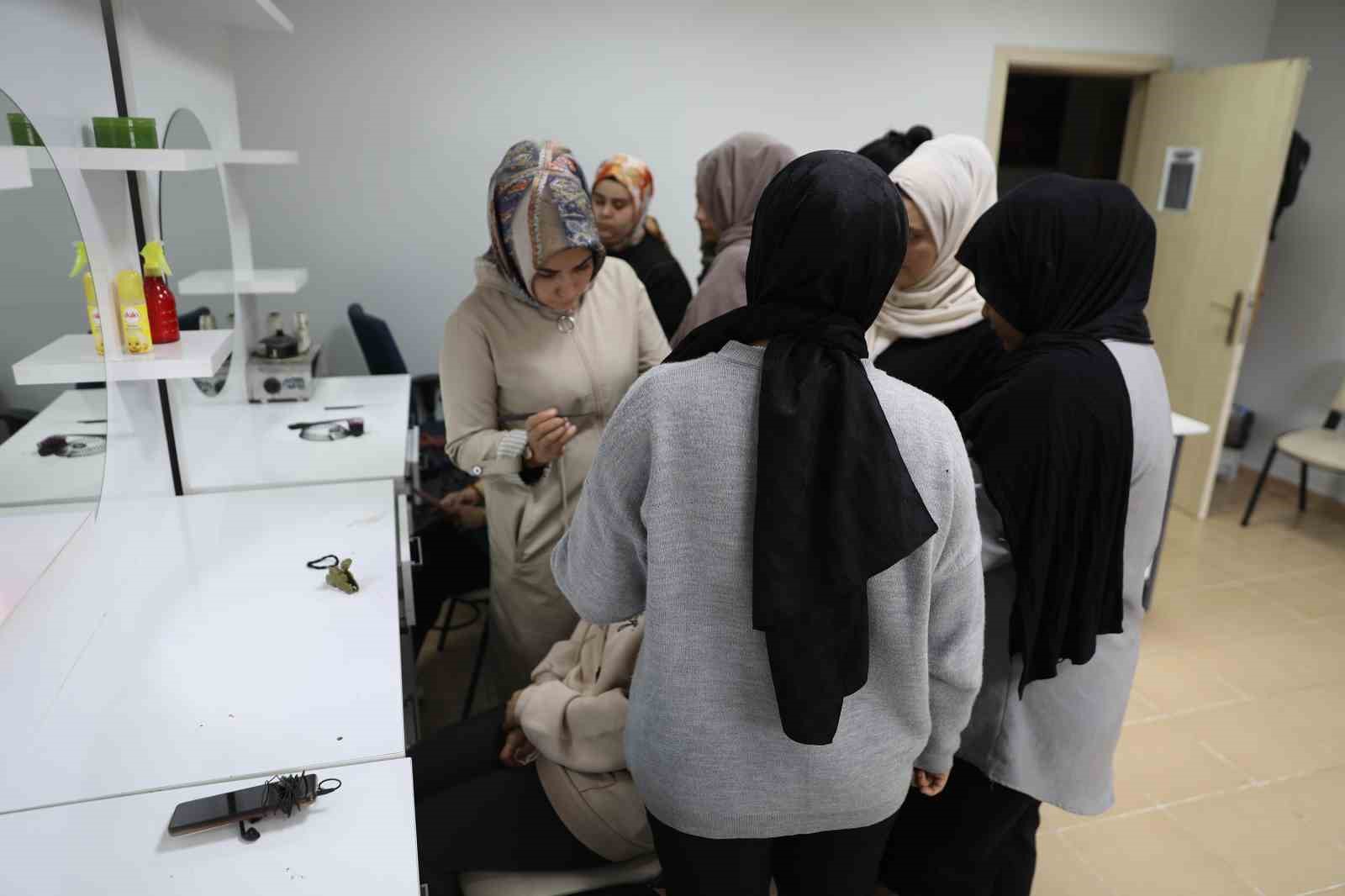 Haliliye Belediyesi’nden kadınlara eğitim ve hobi desteği