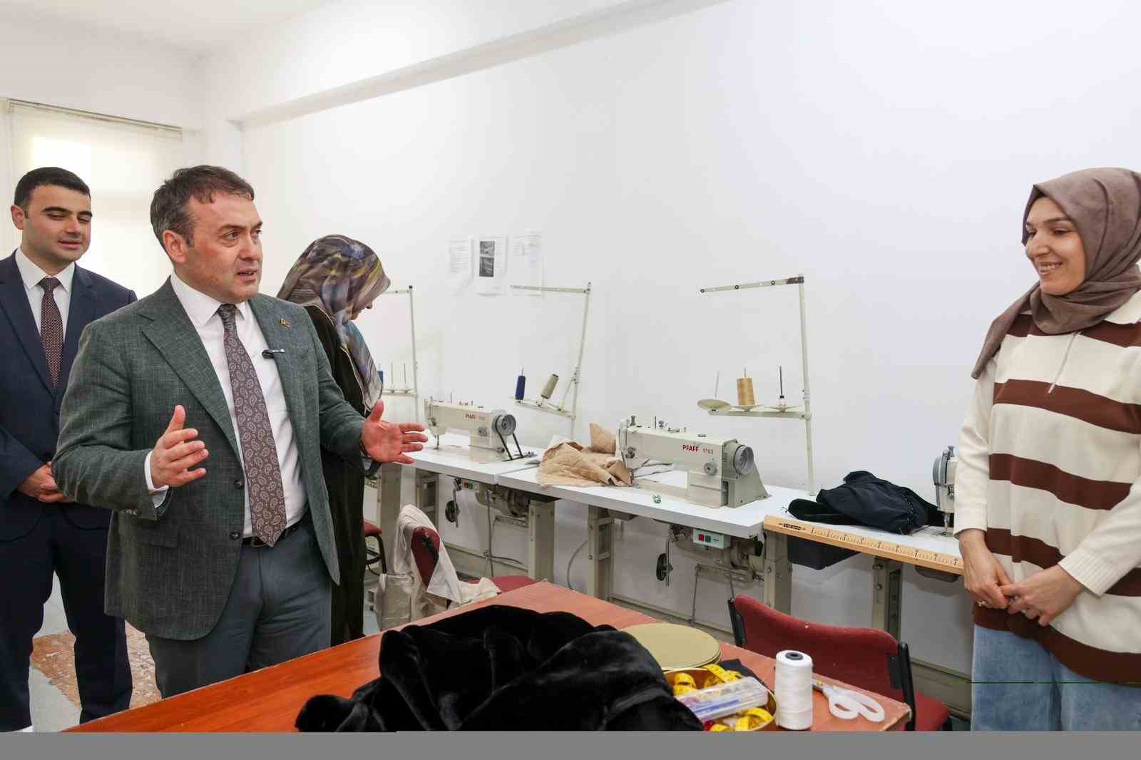 Vali S&ouml;zer "Halk eğitimi faaliyetleri toplumsal kalkınmaya da &ouml;nemli katkılar sunuyor"
