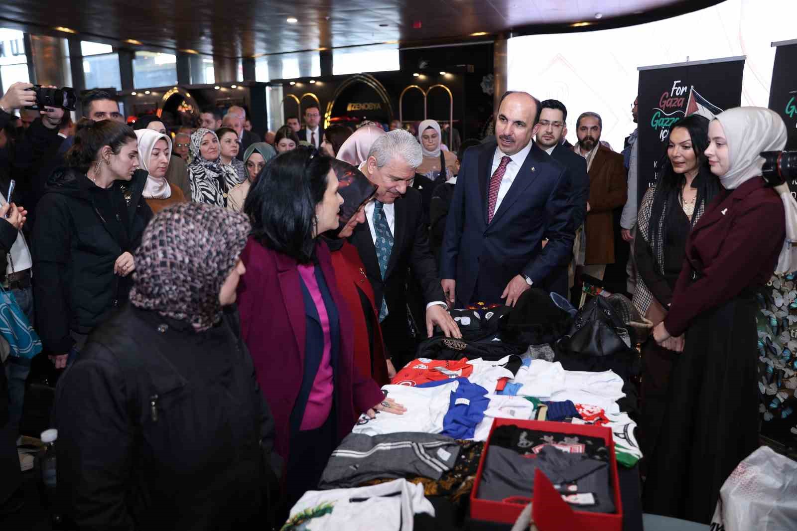Vali Akın ve Başkan Altay, 17. Altın Dokunuşlar Festivali&rsquo;ni ve Gazze Hayır Panayırı&rsquo;nı a&ccedil;tı

