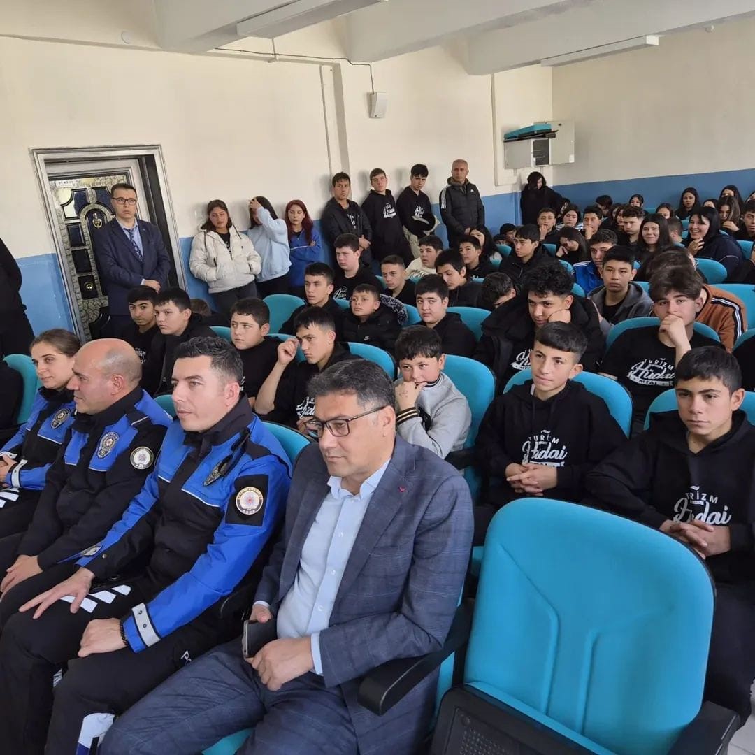 Polisten lise öğrencilerine yönelik eğitim