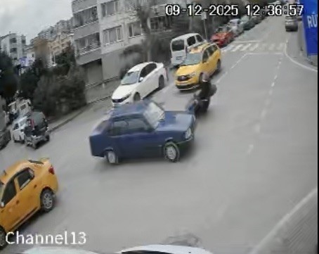 Bursa&rsquo;da otomobile &ccedil;arpan motosikletli ağır yaralandı
