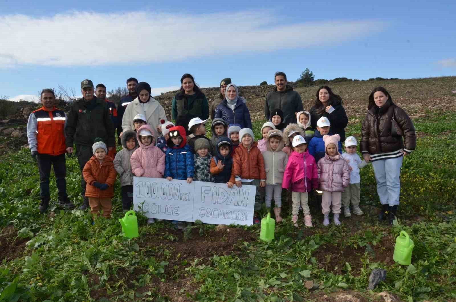 Manisa’da yanan alanlara 100 bininci fidan dikildi
