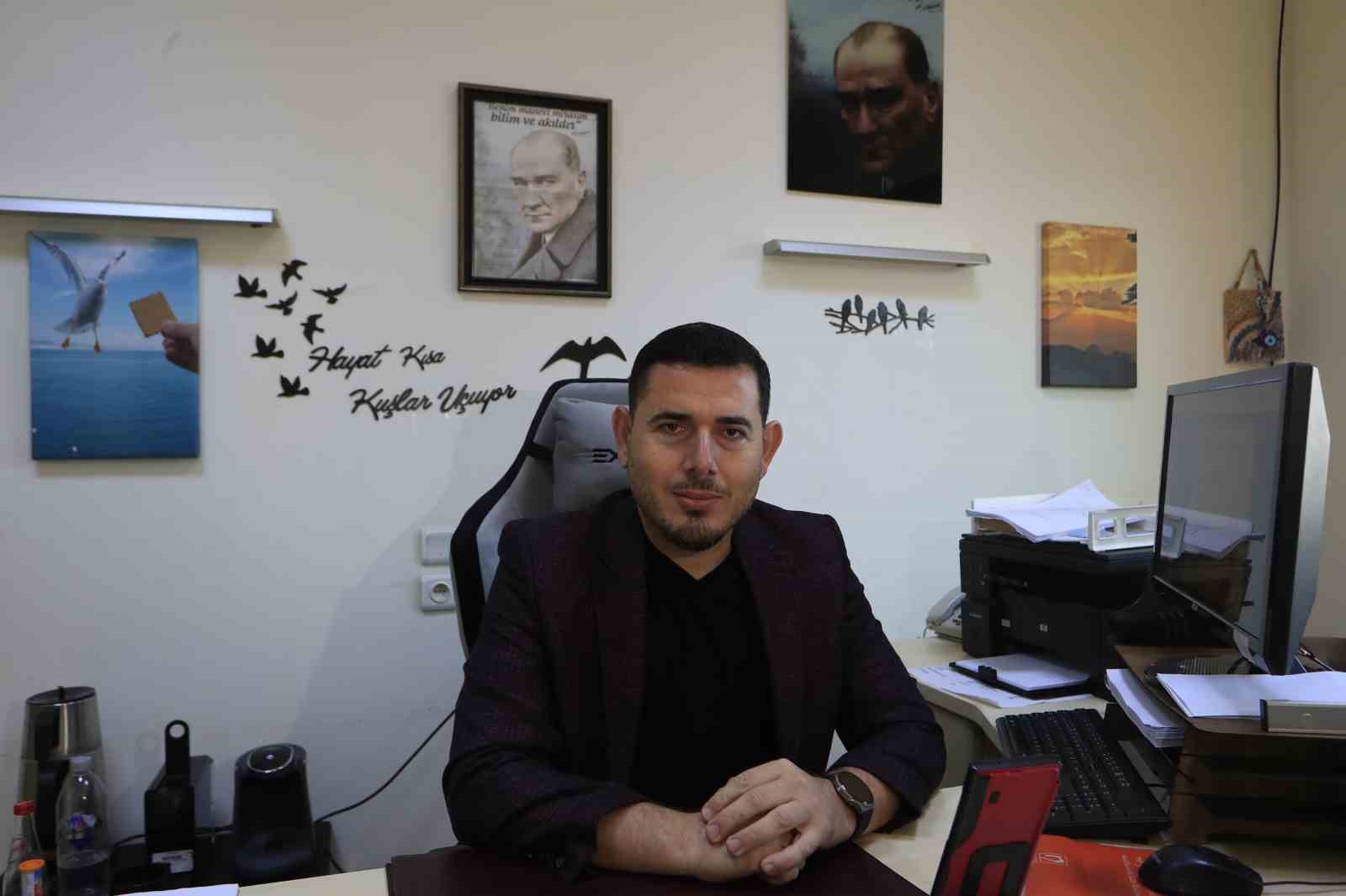 Beğeni ve etkileşim i&ccedil;in deprem g&ouml;r&uuml;nt&uuml;s&uuml; &ccedil;ekenlere uzmanından uyarı: "Canınızı tehlikeye atıyorsunuz"
