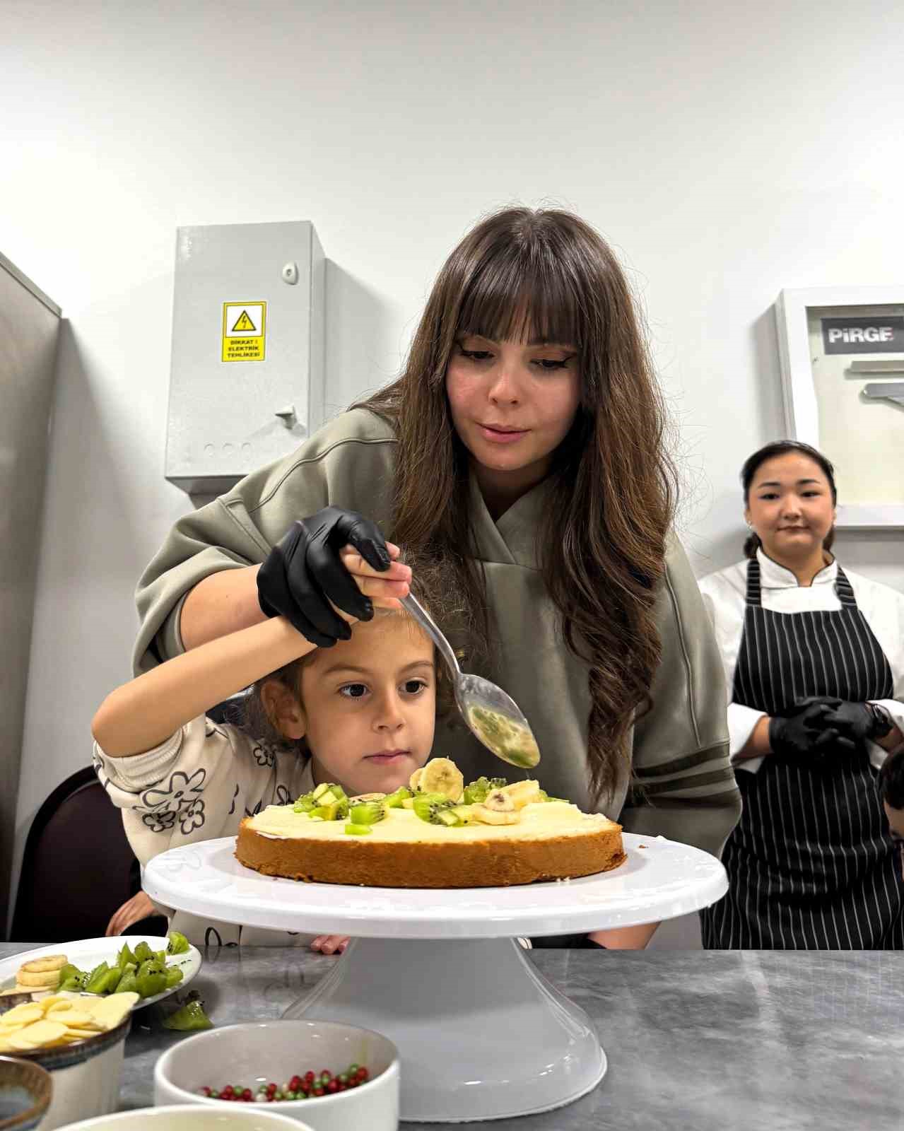 Özel bireyler mutfağa girdi, hem eğlendiler hem pişirdiler