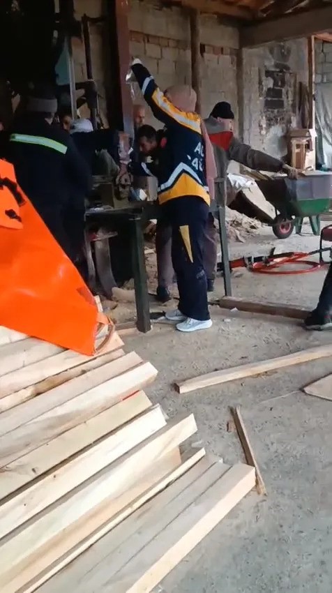 Sinop&rsquo;ta iş kazası: Elini hızar makinesine kaptırdı
