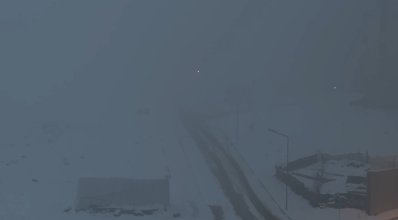 Yüksekova’da yoğun sis hayatı felç etti