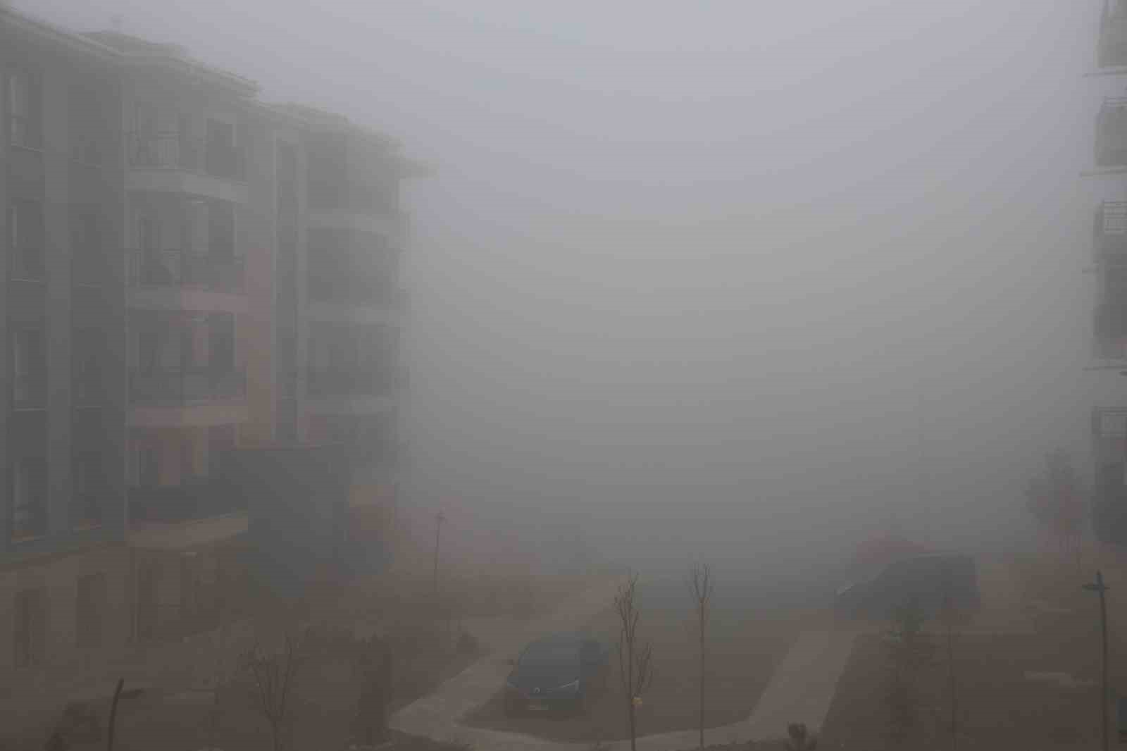 Elazığ’da sis etkisini sürdürüyor