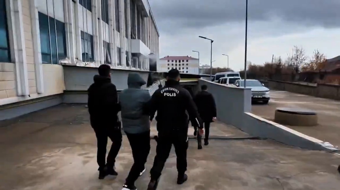 Bingöl merkezli terör operasyonunda 12 gözaltı
