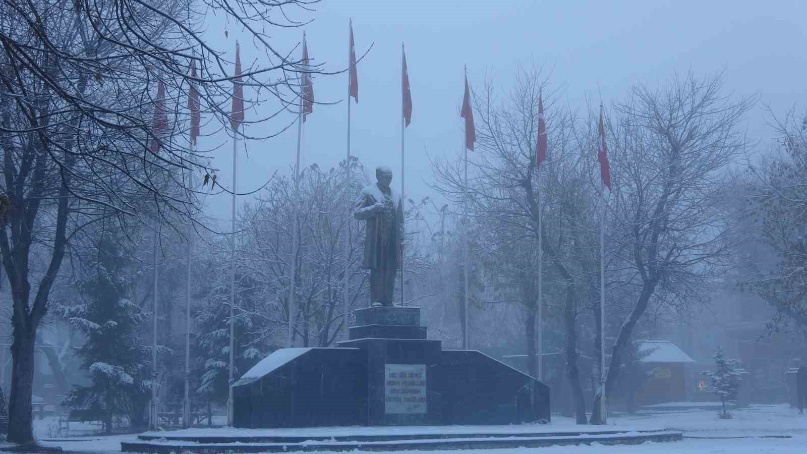 Ardahan güne karla uyandı