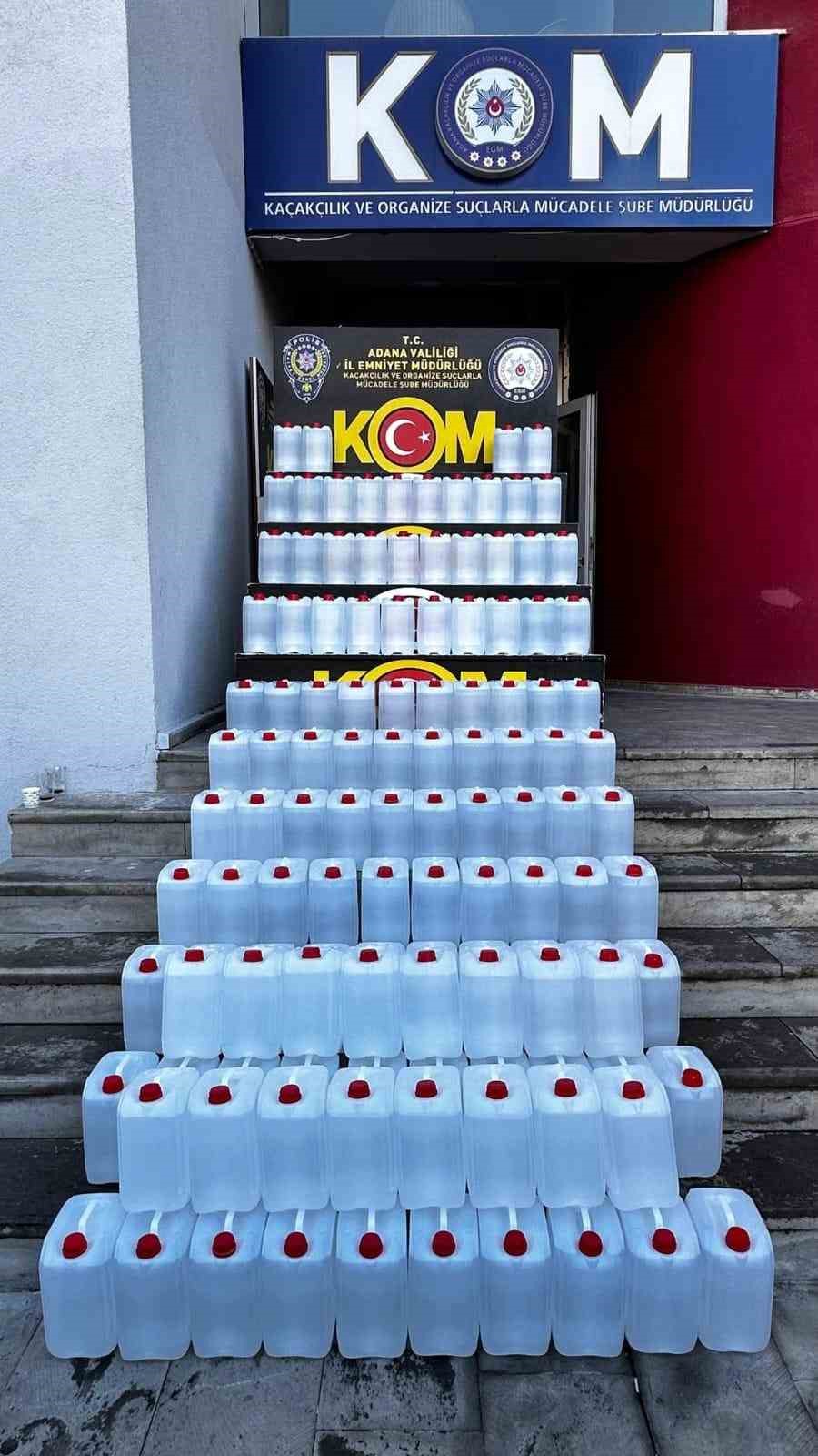 Adana’da yılbaşı öncesi sahte içki operasyonu: 2 ton kaçak etil alkol ele geçirildi
