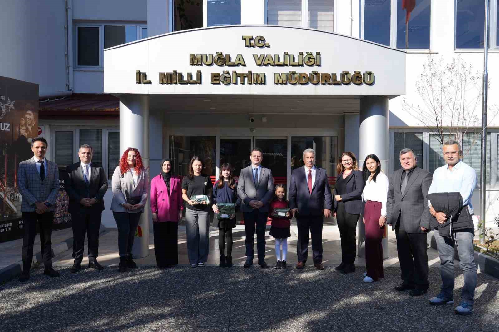 "Dilimizin Zenginlikleri Projesi" &ouml;d&uuml;l t&ouml;reni coşkuyla ger&ccedil;ekleştirildi
