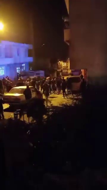 Aileler arasında savaşı andıran kavgada evler ateşe verildi