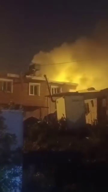 Aileler arasında savaşı andıran kavgada evler ateşe verildi