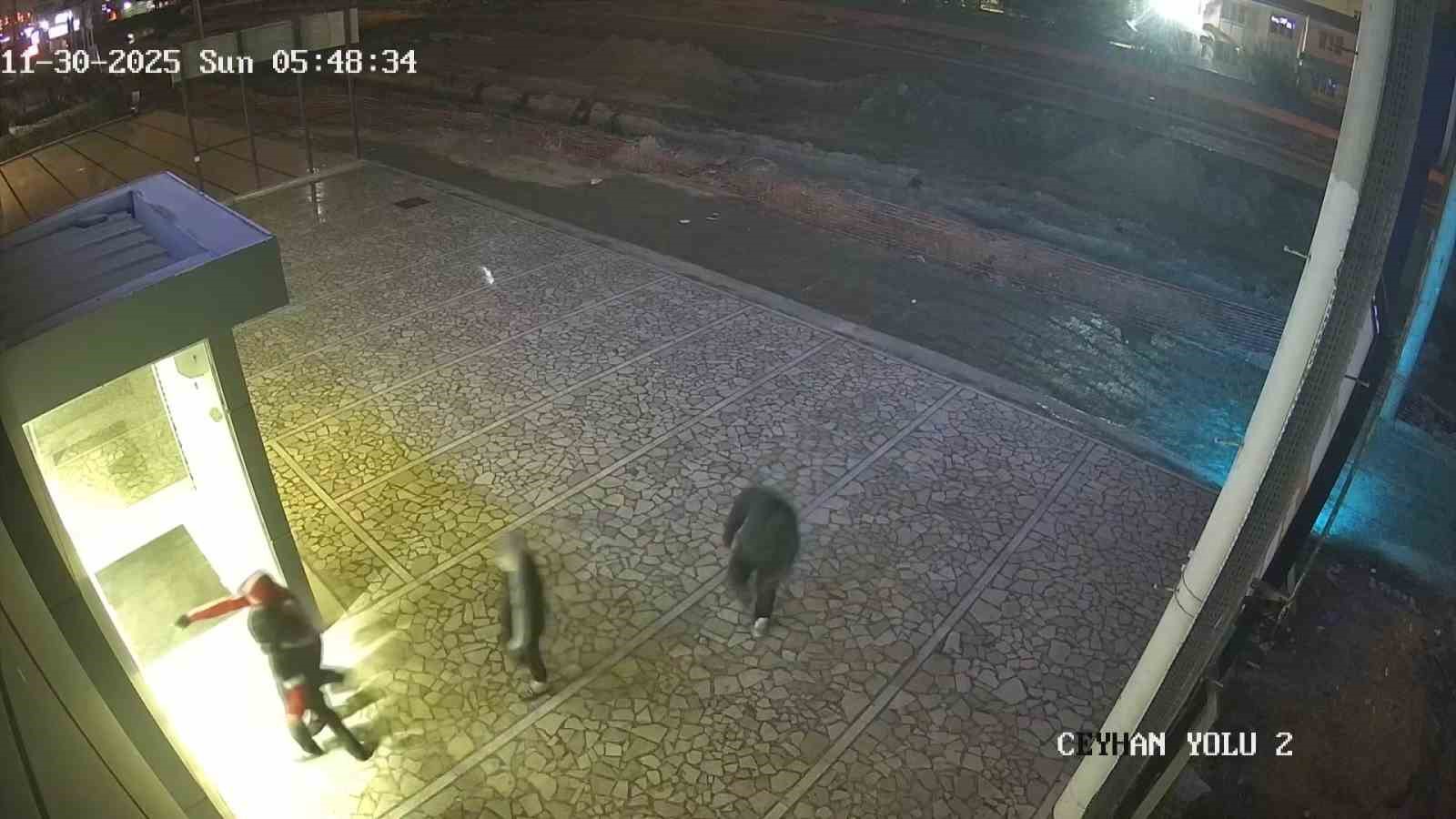 Adana’da 4 çocuk, beğendiği 4 motosikleti galeriden çaldı