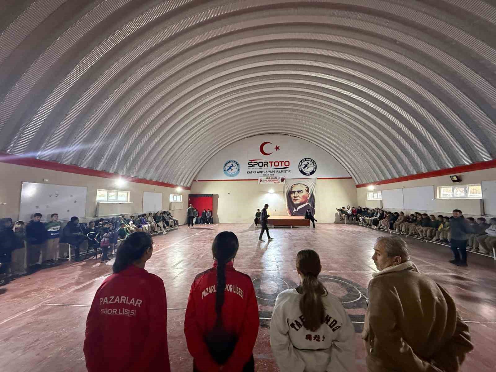 Sofular Ortaokulunda tekvando rüzgarı
