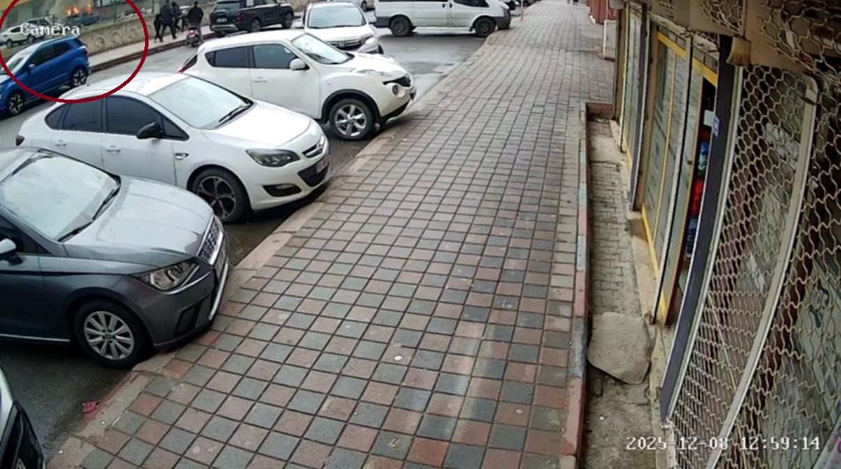 Siirt’te otomobilin kundaklanma anları güvenlik kameralarına yansıdı