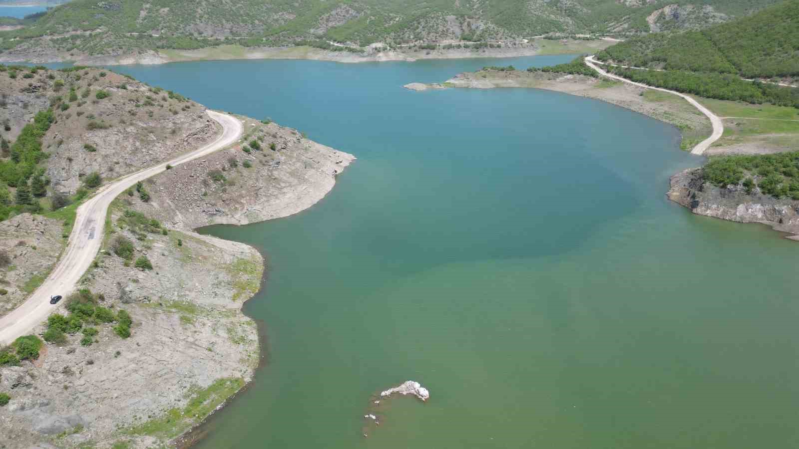 Sadece baraj suları çekilince kullanılan yol kalıcı hale getiriliyor