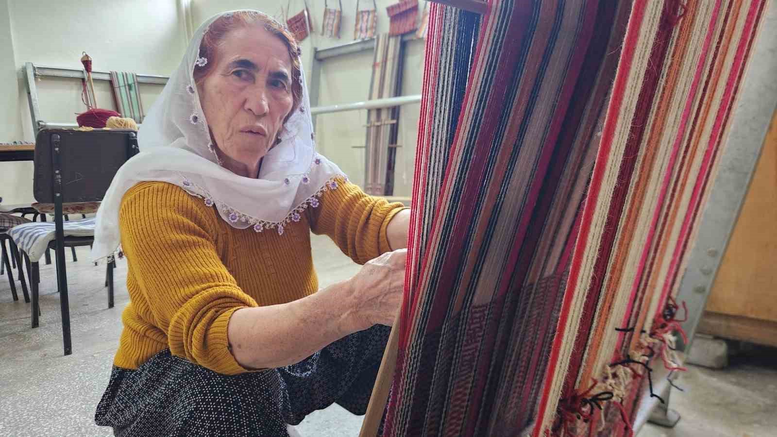 Unutulan &quot;cacım&quot; dokuma yeniden hayat buluyor