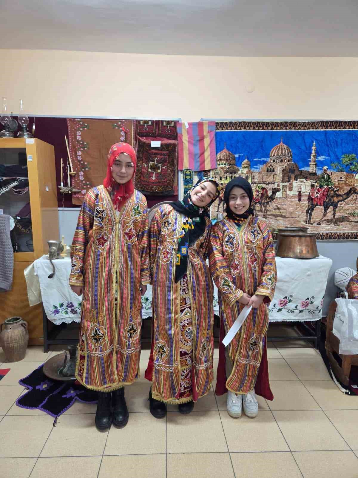 Gürün’de ’unutulan eşyaların dili’ sergisi ilgi gördü