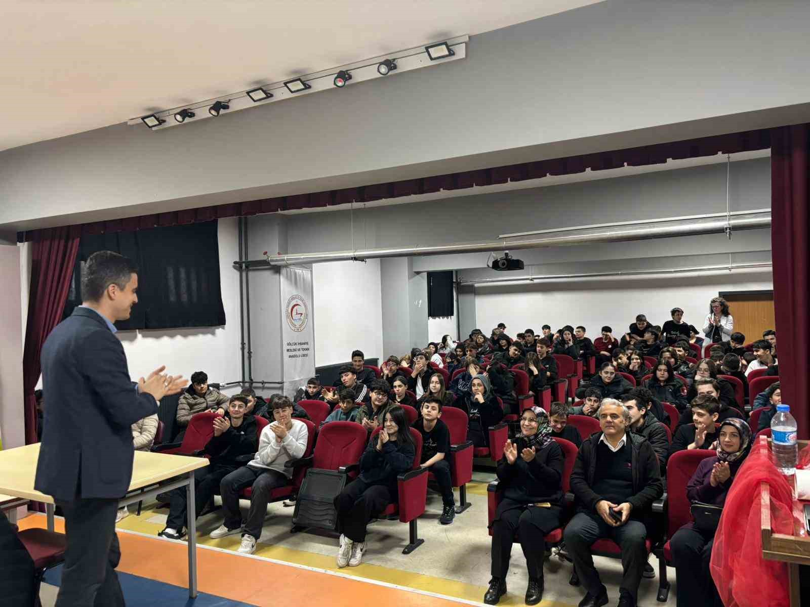 Gölcük’te lise öğrencilerine "sıfır atık" eğitimi
