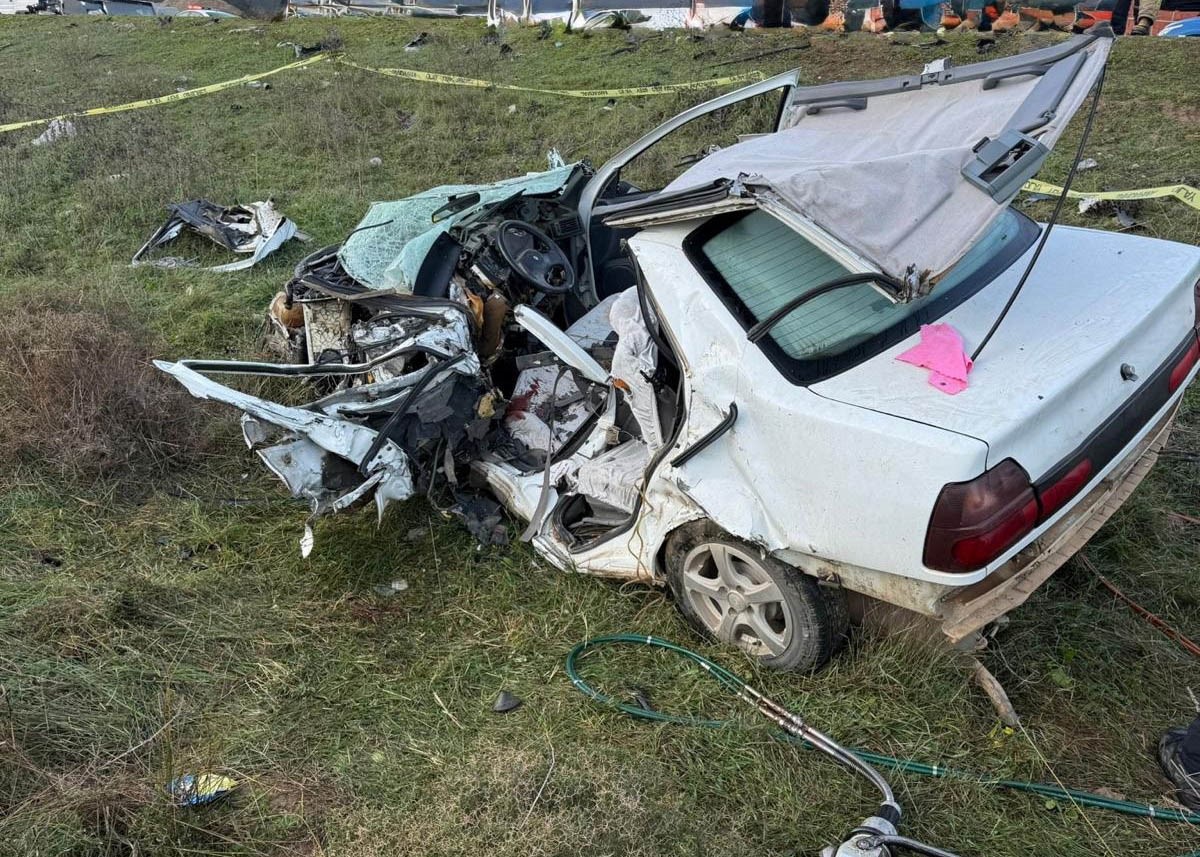 İzmir’de feci kaza: 1 ölü, 1 yaralı