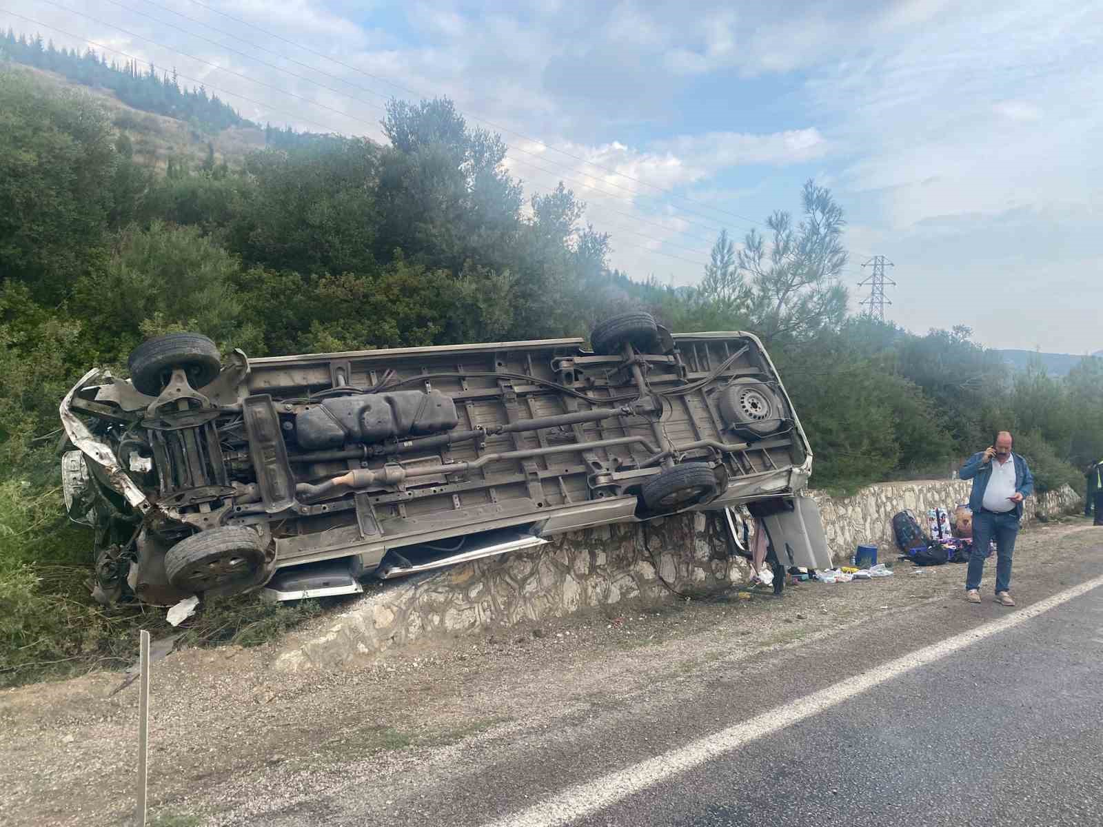 İzmir’de feci kaza: 1 ölü, 1 yaralı