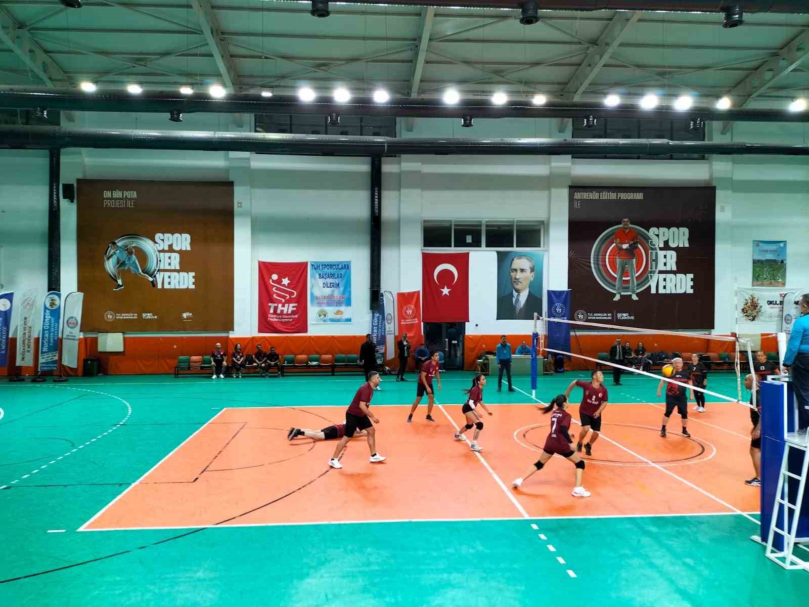 Köyceğiz’de ödüllü Voleybol Turnuvası başladı