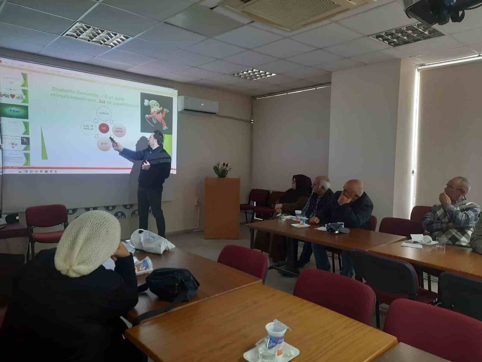 Edremit Devlet Hastanesi’nde diyabet eğitimi programı tamamlandı