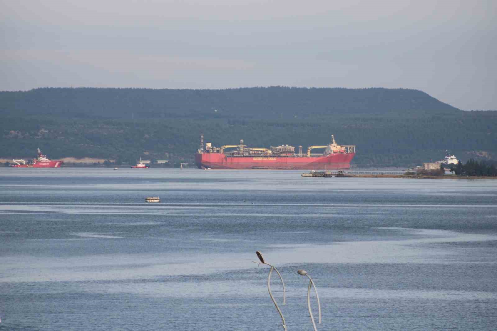 Çanakkale Boğazı’ndan yüzer üretim, depolama ve boşaltma gemisi geçti
