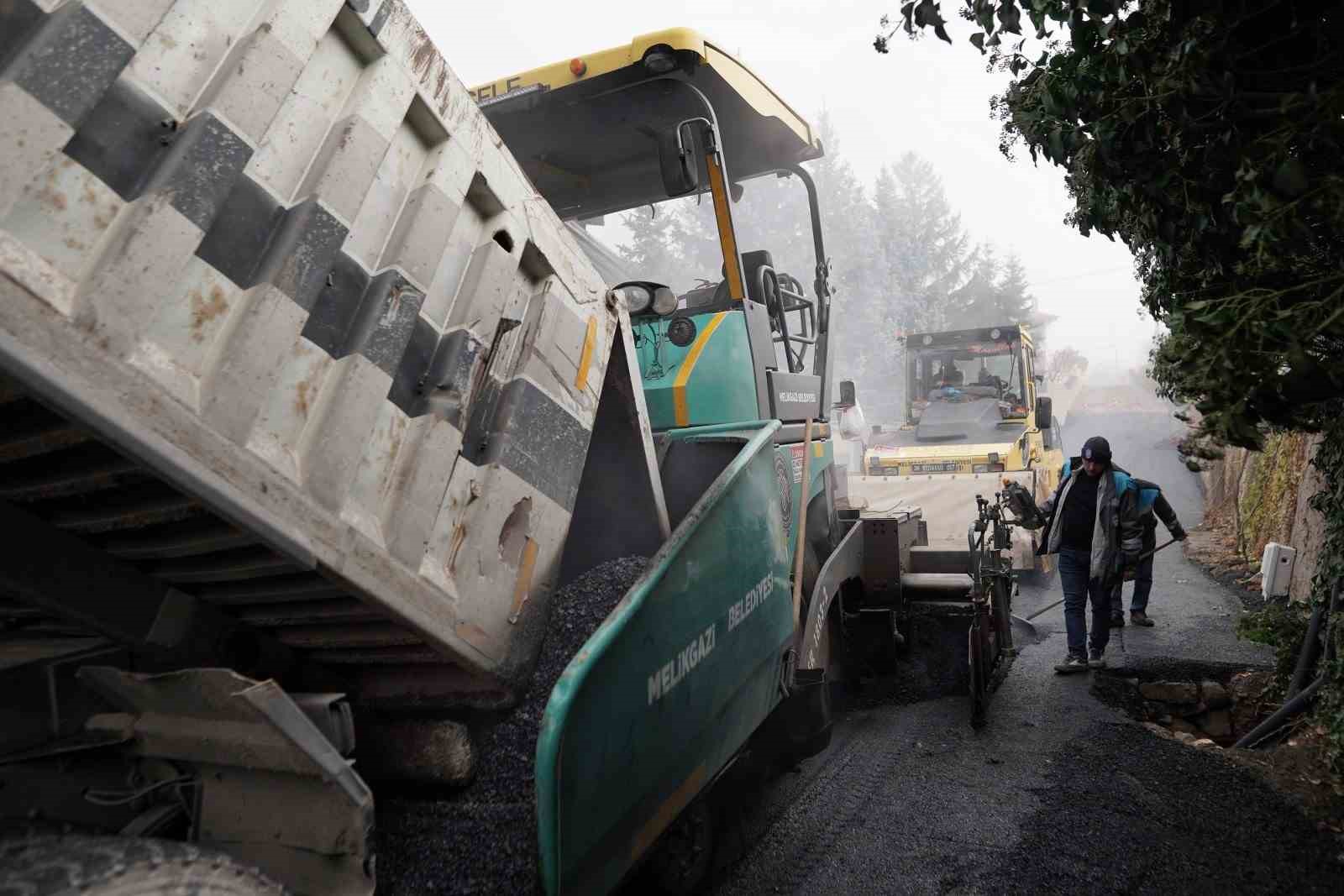 Melikgazi Belediyesi, yol çalışmaları ile ulaşımı daha konforlu hale getiriyor
