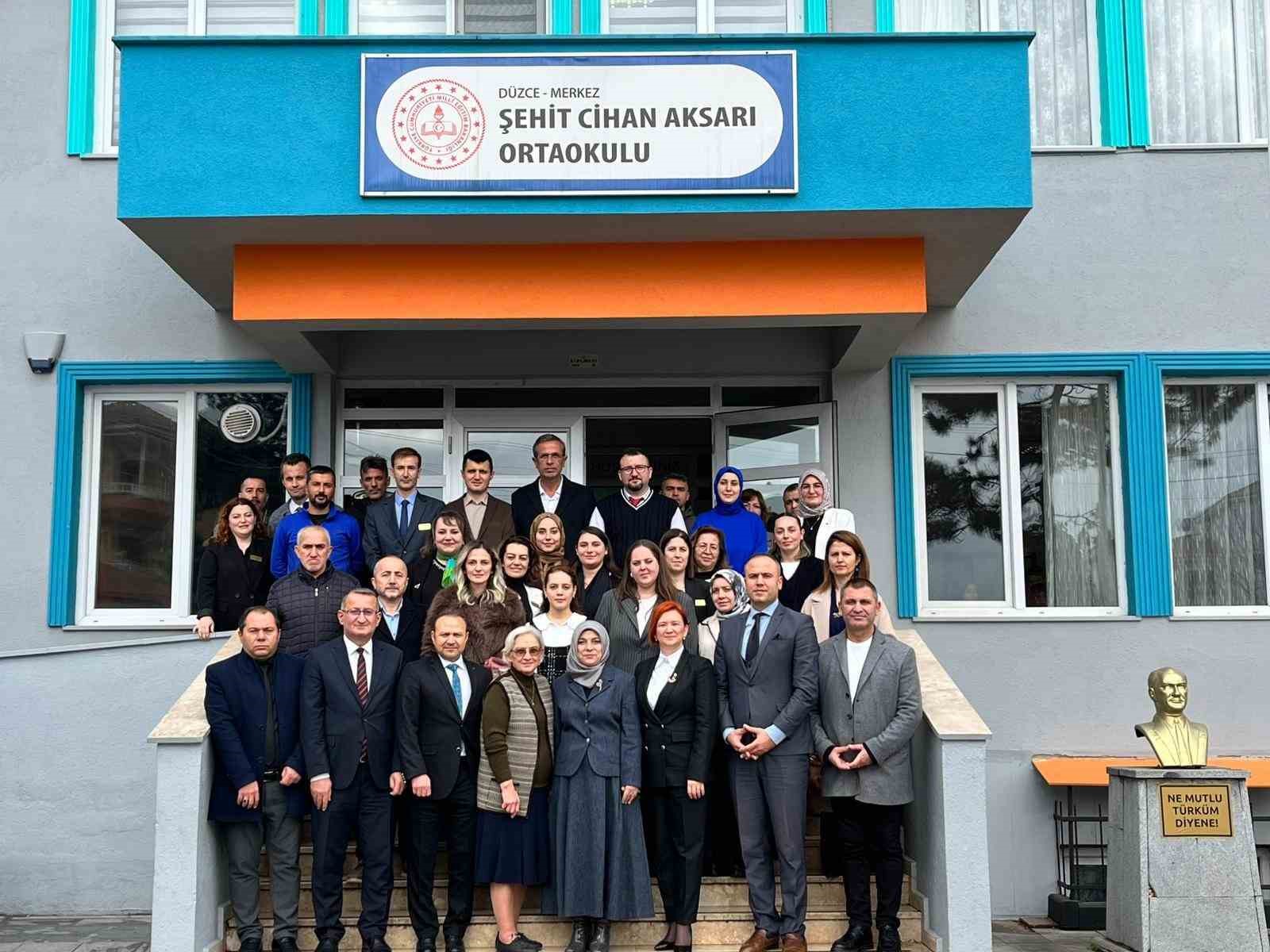 Özel öğrenciler kaynaştı sergi ilgi topladı
