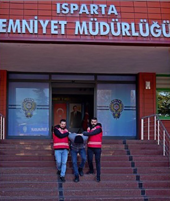 Isparta’da 22 yıl 9 ay hapis cezası bulunan cezaevi firarisi yakalandı