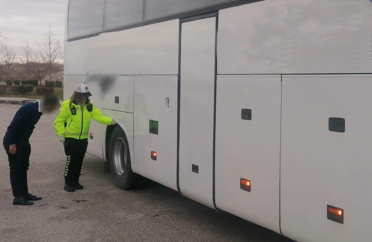 Burdur’da polis ekiplerinden kış lastiği denetimi
