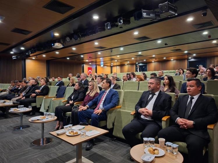 İl Müdürü Damkacı, hastaların doğru ve hızlı biçimde yönlendirilmesinin önemine dikkat çekti