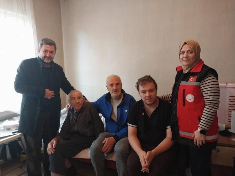 Bilecik’te 5 kuşaktır bir arada yaşayan aileye ziyaret