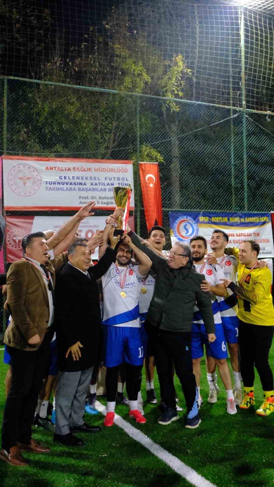 Antalya Sağlıkspor, 24. Geleneksel Futbol Turnuvası’nın şampiyonu oldu