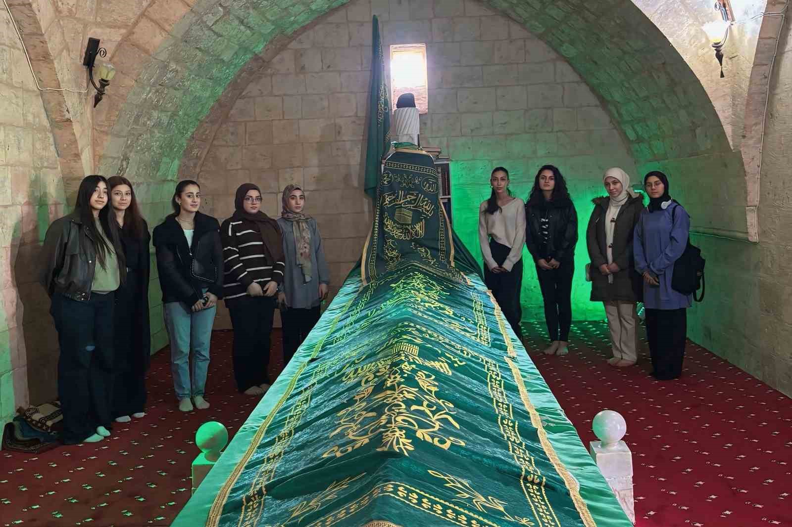 Araban KYK yurdu öğrencilerinden Sa’d Bin Ebu Vakkas Hz. türbesine ziyaret
