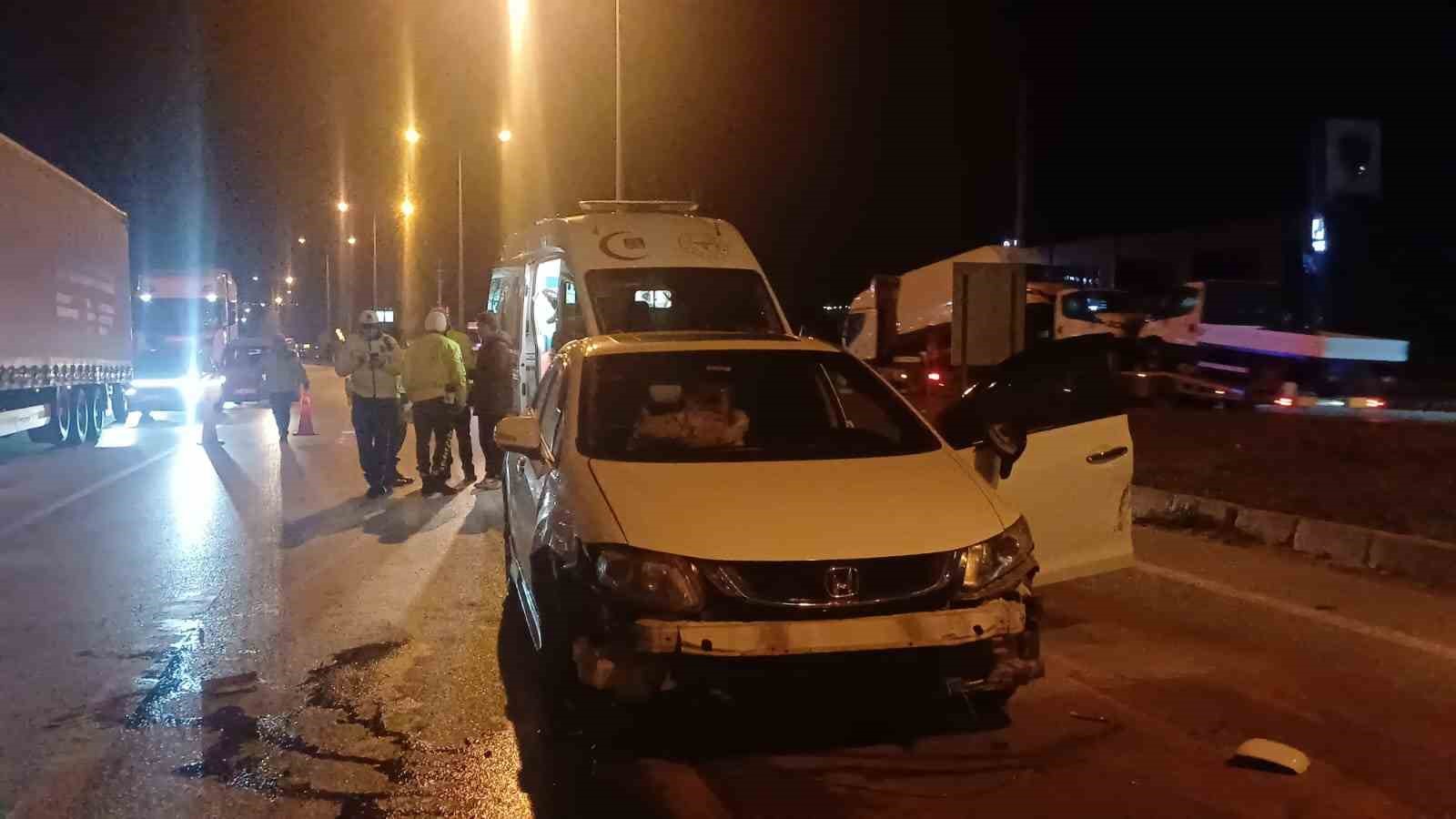 Çorum’da kırmızı ışıkta zincirleme kaza: 2 jandarma personeli yaralandı