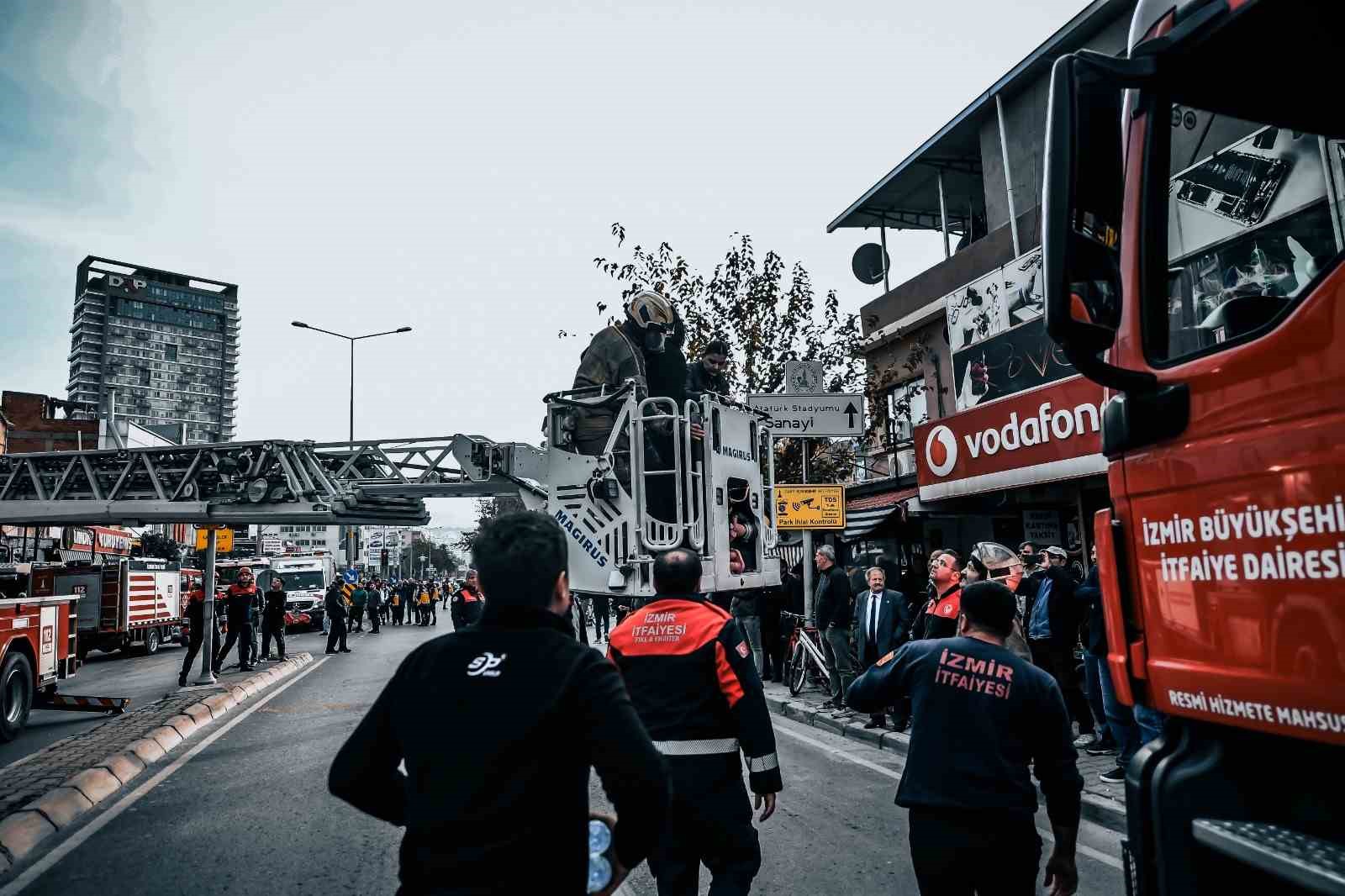 İş hanını alevler sardı, itfaiye 12 kişiyi kurtardı