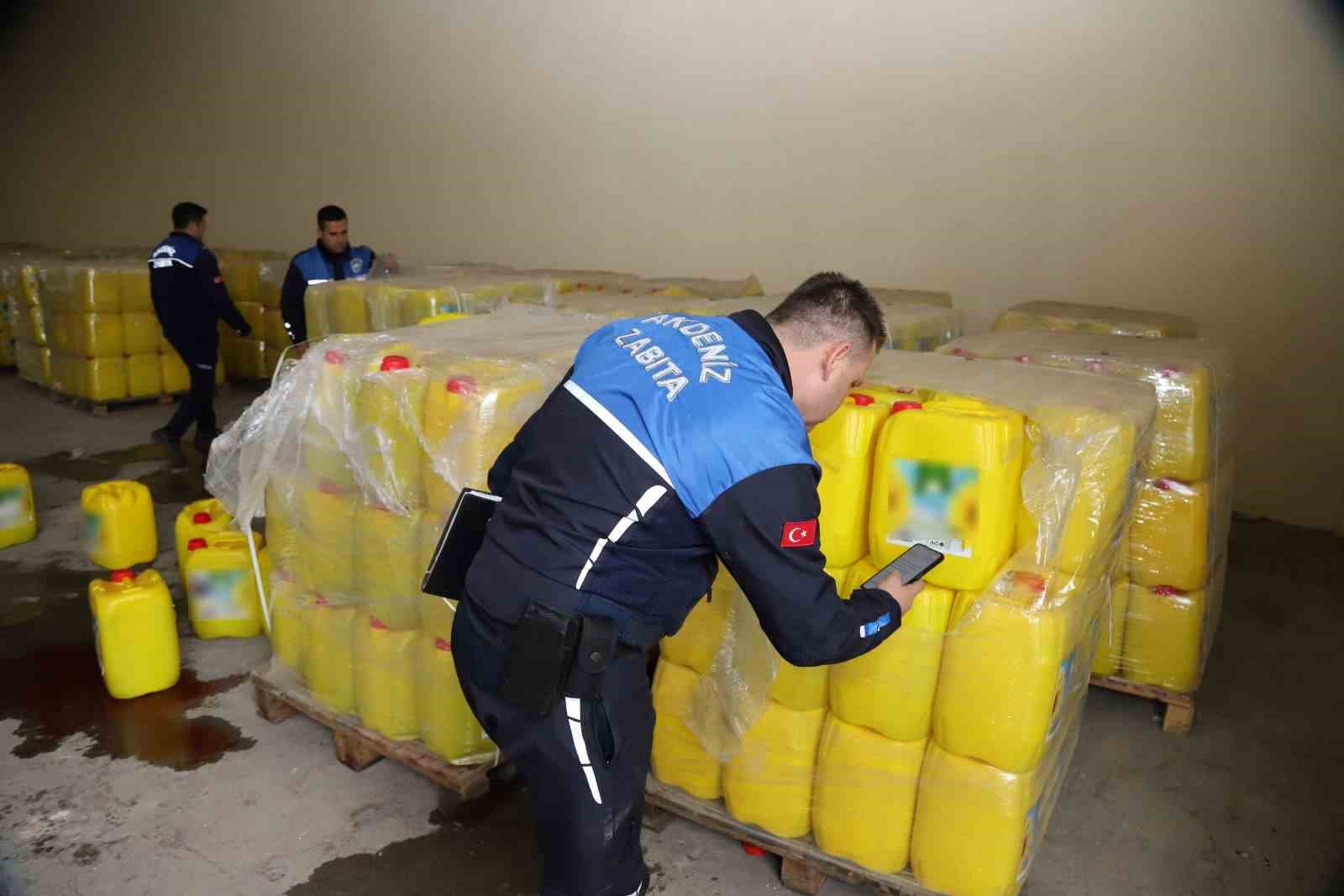 Yurt dışına yağ diye su g&ouml;ndereceklerdi
