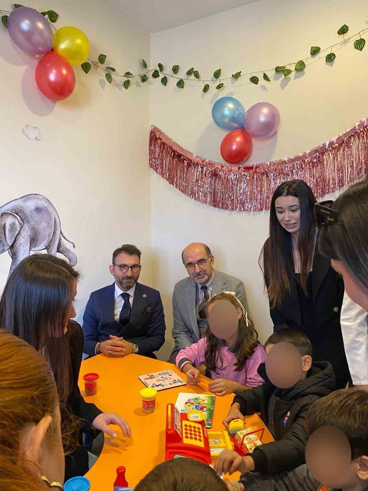 Burhaniye Uygulamalı Bilimler Fak&uuml;ltesi&rsquo;nden &ouml;zel &ccedil;ocuklara oyun alanı desteği
