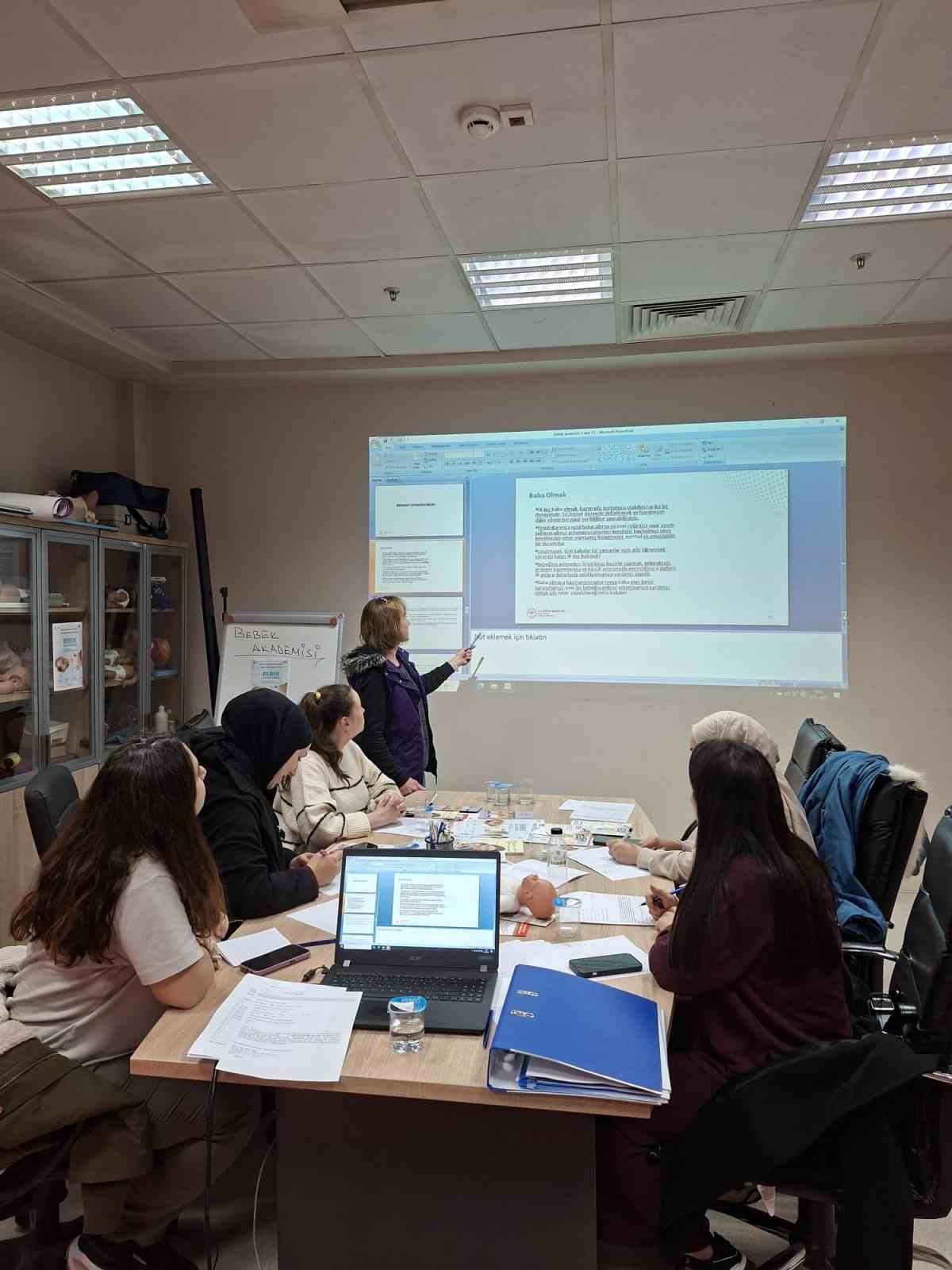 Gebe okulu programları devam ediyor
